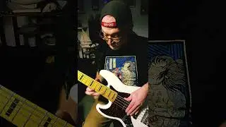 Funky Jazzy 5-String Groove.  #Shorts #Bass #JazzBass #FunkBass #FiveStringBass