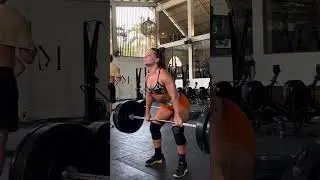 #crossfit #motivation #hyrox #strongwomen #gymshark #ورزش #academia #squat #legs #deepsquad #love