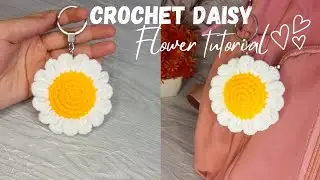 how to crochet a daisy flower keychain 🌼 tutorial | step-by-step guide perfect for beginners ❤️😊