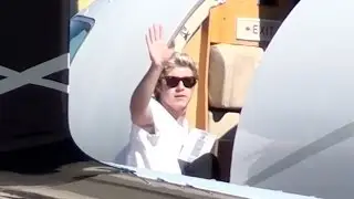 FANS ABUSE 1D AS THEY JET OUT OF SYDNEY!!