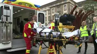 Rettungstransport vor der Mercatorhalle Duisburg