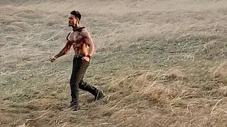Behind the scenes of Baaghi 3 | Tiger Shroff is standing shirtless even in -7&deg; degrees