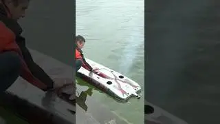 Powerful Bi-Turbine Boat Starts Up !