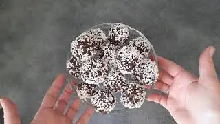 Chokladbollar (Swedish oat chocolate balls)