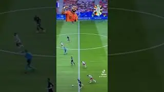 Memphis Depay against Poland 🤯