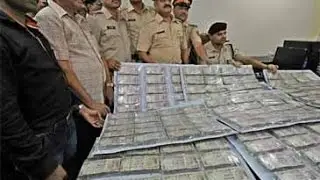Mumbai: Cops seize Rs 2 crore in old currency notes