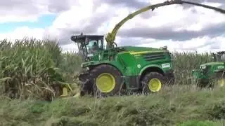 Maish&auml;ckseln 2016 mit ein John Deere 8800i H&auml;cksler Teil 1.