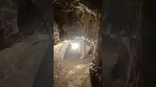 Khám phá động không đáy ở cao phong tỉnh hoà bình