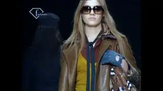 Burberry Fall/Winter 2005/06 ft Karen Elson & Jessica Stam | FashionTV