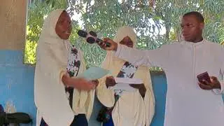 WANAFUNZI WA SKULI YAKILINDI CHAKE WAMLILIA BSIENU KWA KUWACHIA SKULI