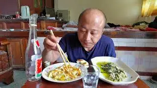 两个素菜，一瓶白酒，打算吃完喝完不知能不能实现？