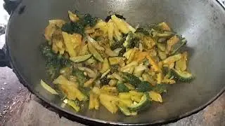 বিভিন্ন ধরনের ছোট মাছের পাতলা ঝোলা 