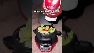 tiny burger maker #mukbang #macandcheeseburger #youtubeshorts #youtubevideo