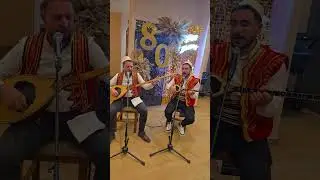 Muzik&euml; me &ccedil;ifteli p&euml;r 80 vjetor 😀