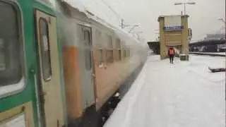 Zaśnieżony pociąg TLK 45104 relacji: Katowice-Olsztyn Gł&oacute;wny