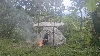 Create A Resting Place Using Bamboo inside A Nylon House