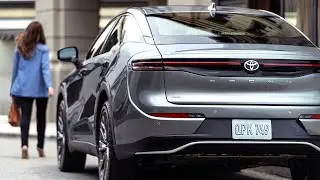 Новая Toyota Crown 2023 года &mdash; гибридный полноразмерный кроссовер седан нового поколения