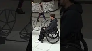 REAKCJA LUDZI NA RUSZANIE NOGĄ NA W&Oacute;ZKU W MIEJSCU PUBLICZNYM! #shorts