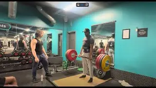 Bodybuilder Tries Powerlifting For The First Time! #POWERLIFTING