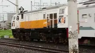 KAI CC 206 13 33 & KAI CC 206 13 99Gunung Antang Matraman Jatinegara#shorts#trending#keretaapi#viral