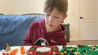 Brandon Builds Lego Christmas Tree 2 in 1 40573￼