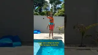 Ainda bem que minha m&atilde;e n&atilde;o me viu pulando na piscina #kids #humor #piscinas #diversaoemfamilia