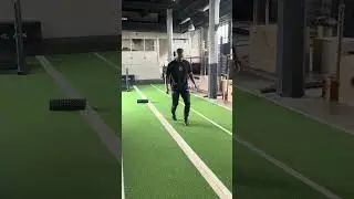Sissy squat + walk