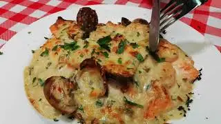 Trucha gratinada con camarones