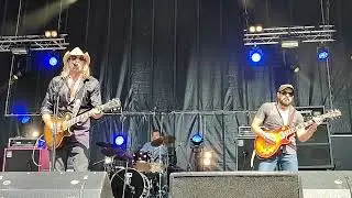 Zak Perry and The Beautiful Things.Waking Up The Vultures.      Raismes Fest