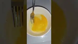 How to whisk eggs with a fork #shorts