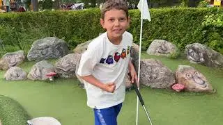 Minigolf p&aring; Sommarvik camping i &Aring;rj&auml;ng.