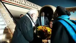 பிரதமர் நரேந்திர மோடி  நமீபியா வந்தடைந்தபோது, அவருக்கு  பாரம்பரிய முறையில் வரவேற்பு அளிக்கப்பட்டது.