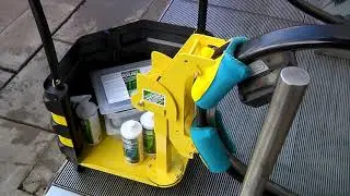 Thomsen's handrail cleaning system