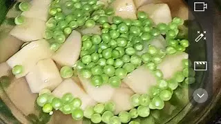 Sabziyon ka saath, masalon ka jhatka! Aalu matar ki recipe try karein. 🥔🌱#food #aleeshah777 #unfrez 