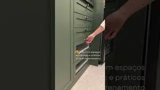 🏡💚 Элегантная зеленая кухня с раздвижными дверями и продуманным дизайном