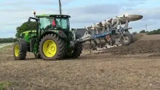 Deere 6125 R  and Overum Variflex CX 4975H Plough