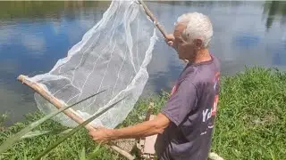 PESCA DOS CAMARÕES NA LAGOA MAIS SAIU UM PEIXE DIFERENTE NUNCA TINHA VISTO ESSE PEIXE NA LAGOA 