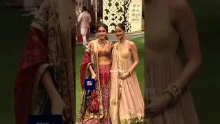Sara & Ananya Spotted 📸 Looking 🥵 #snapflash #shortsfeed #shorts #viralvideo #viralshorts #reels