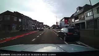 DASHCAM A hurried driver overtakes on the right on a cycle path because he had to wait for 3 seconds