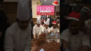 Церемония смешивания теста для торта!! 🎅 Рождество 🎄 2025 #шорты Выпечка рождественского торта 🎂 ...