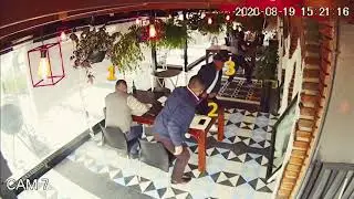 Captan momento en que presuntos agentes de la FGR se llevan a dos hombres en Puebla