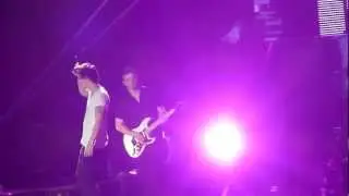 One Direction - Live While We're Young - live Sheffield 19 march 2013 - HD