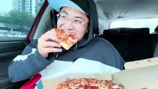 unemployed eating pizza in my overheating VW Golf TSI 1.4 Mk7