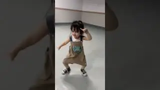 Маленькая девочка танцует #baby #babyshorts #babyvideos #девочка #маленькая #танцы