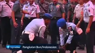 Abgest&uuml;rzte AirAsia-Maschine: Taucher bergen auch Stimmenrekorder