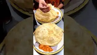 The best way to eat halwa puri #shorts #youtubeshorts #trending #ashortaday #streetfood