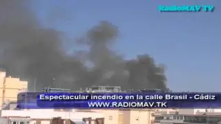 Incendio en C&aacute;diz -  Calle Brasil - 16/6/2011