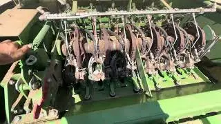 Tripping knotters on a big square baler