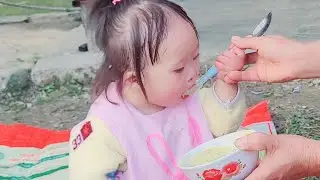 The difficult life of a single mother and her child