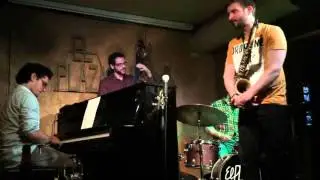 2015-11-04 El Plaza - Song01 w Juanma Barroso (Organic Jazz Jam)